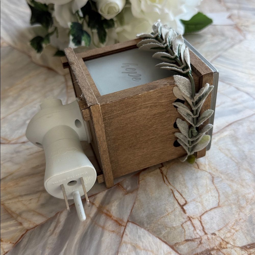 Scentsy Rustic Wood Lantern Plug-In Wax Warmer Hope Love Home Farmhouse Greenery